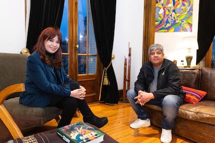 Pablo Moyano, el año pasado, al visitar a Cristina Kirchner en el departamento de Constitución donde la expresidenta cumple prisión domiciliaria