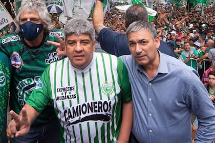 Pablo Moyano junto Juan Chulich, el líder del sindicato alternativo de Camioneros en Santa Fe que recibió la oferta de un preso para matar a Sergio Aladio, rival de los Moyano