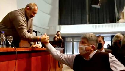 Pablo Moyano y Héctor Daer en la CGT, en el congreso que allanó el camino a la unidad
