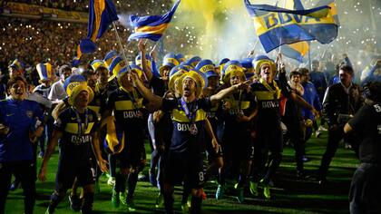 Pablo Pérez encabeza los festejos. Boca celebró a lo grande en la Bombonera