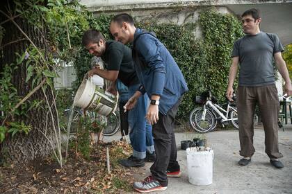 Pablo Pistocchi, junto a sus vecinos Pablo y Facundo