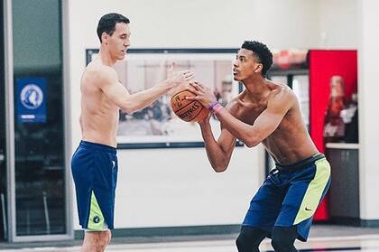 El ex base cordobés practica tan a la par de los jugadores en cuanto a intensidad que a veces cree que podría seguir siendo basquetbolista en ese nivel.
