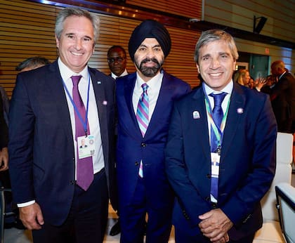 Pablo Quirno, Ajay Banga y Luis Caputo