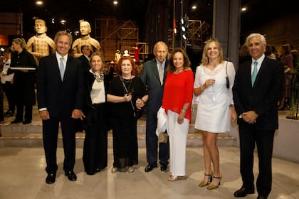 Pablo Quirno, Loly Bocchino, Teresa González Fernández , la condesa Eleonore de La Rochefoucauld y el exembajador en Francia Juan Archibaldo Lanús, Josefina Dates y Sebastián Gutiérrez.