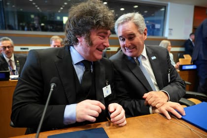 Pablo Quirno, ministro de Relaciones Exteriores, Comercio Internacional y Culto, junto al presidente Javier Milei