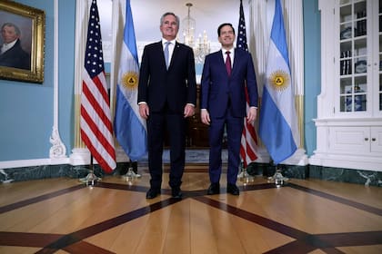 Pablo Quirno y Marco Rubio, en un encuentro en el Departamento de Estado, en Washington.