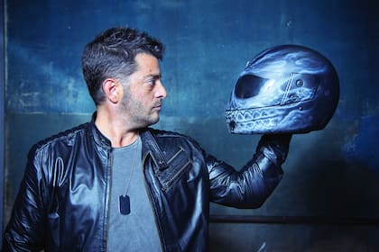 Pablo Rago interpreta al Caballero de la Noche, una especie de Batman tercermundista que se enfrenta con El Guasón (Diego Capusotto)