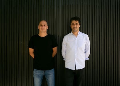 Pablo Rivero (izq.), junto a su coequiper en Don Julio y El Preferido, el chef Guido Tassi