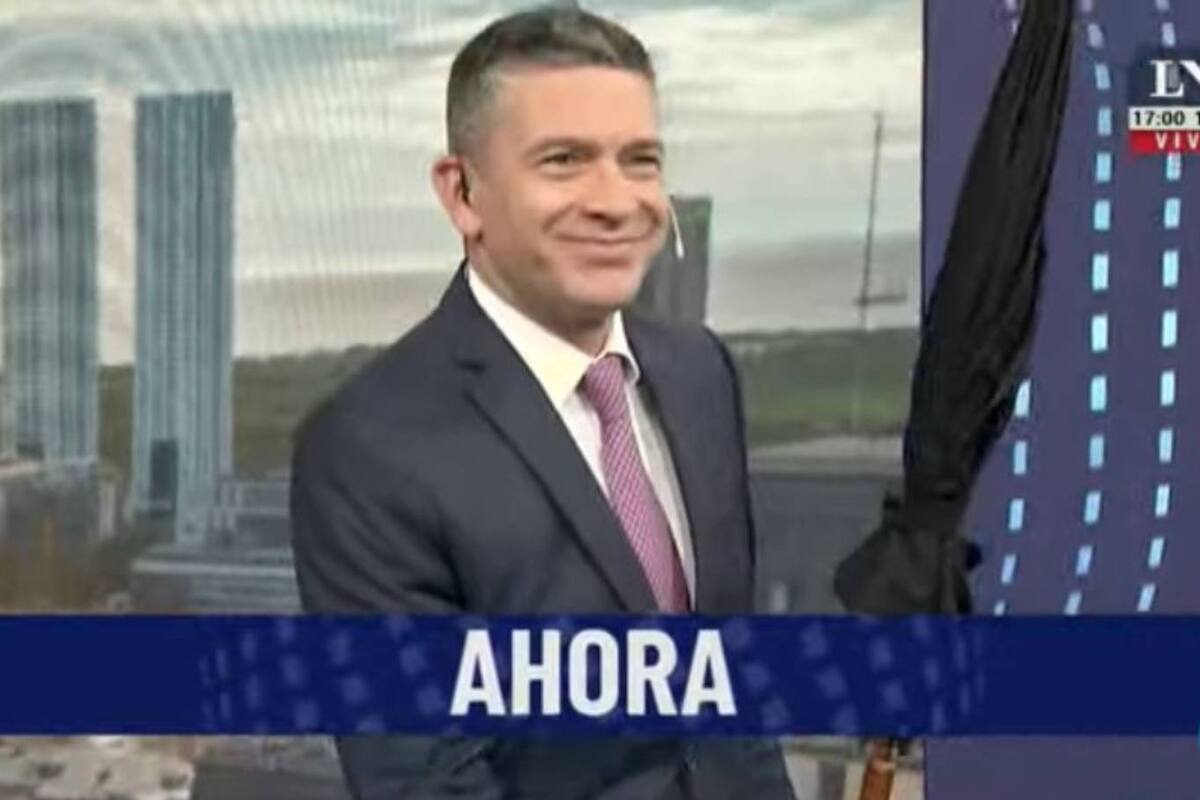 Pablo Rossi apareció en el pase con Paulino Rodrigues de este miércoles con un paraguas y realizó un chiste sobre la campaña