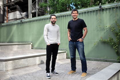 Pablo Scoglio y Federico Barallobre, miembros del equipo que desarrolló la aplicación.