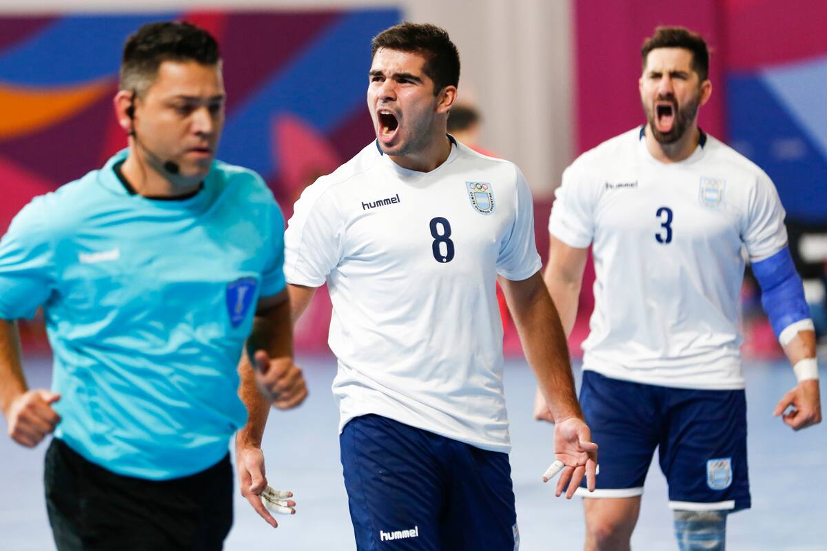 Pablo Simonet y Federico Pizarro, dos figuras de la selección argentina de handball que es finalista en Lima