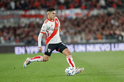 Pablo Solari es uno de los futbolistas de River que podría reemplazar a Claudio Echeverri si no llega a ser titular vs. Talleres