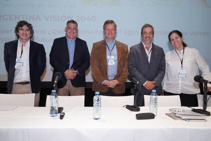 Pablo Tamburo, CEO de Argensun; Bernardo Piazzardi, director ejecutivo de MAG Centro de Agronegocios de la Universidad Austral; Marcos Pereda, vicepresidente de la SRA; José Demicheli, fundador y director de Adblick, y Belén Ochoa, de Blisbick