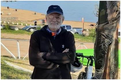 Pablo tiene 67 años y dejó en evidencia la debilidad de la aplicación "Mi Argentina" al validar su identidad con un ojo de cartón (Foto: Gentileza Pablo Feighelstein)