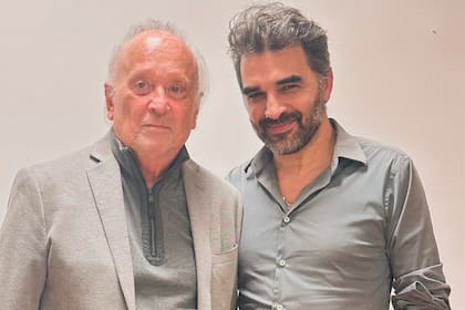 Pablo Valente - Coordinador de gerencias de programación y contenidos de las FM de Nacional, junto al ex-director de radio Nacional Héctor Cavallero