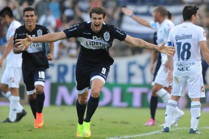 Pablo Vegetti hizo dos goles en el triunfo de Gimnasia