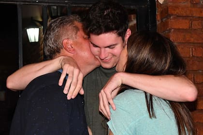 Pablo Ventura el día de su regreso a Zárate y el emotivo encuentro con sus padres