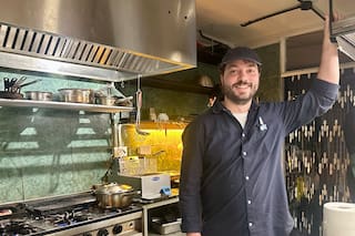 Trabajó en restaurantes para pagar los estudios que abandonó para abrir algo propio