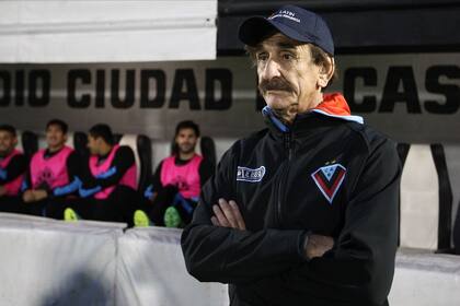 Pablo Vicó pasó en Adrogué los últimos 15 de sus 68 años; literalmente, en el estadio de Brown, donde vive en una habitación a "60 o 70 pasos" del campo de juego.