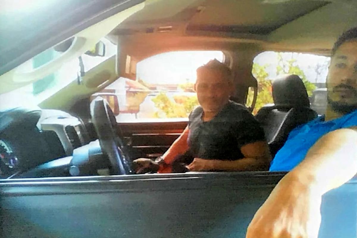 Pachelo al ingresar en el country