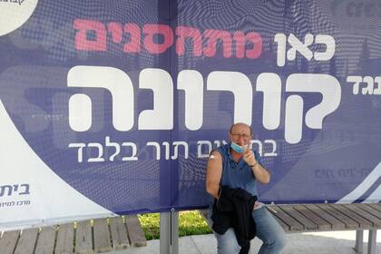 Paciente en Israel luego de recibir la vacuna contra el coronavirus