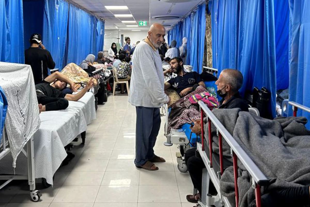 Pacientes y refugiados en el hospital de Al-Shifa