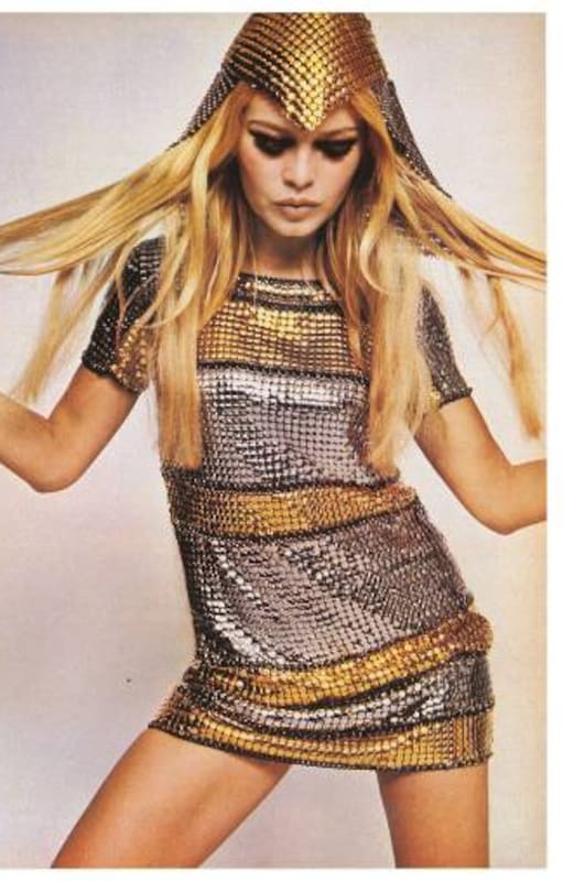 Paco Rabbane, el diseñador con alma de arquitecto que con remaches y metal creó el icónico vestido para Brigitte Bardot