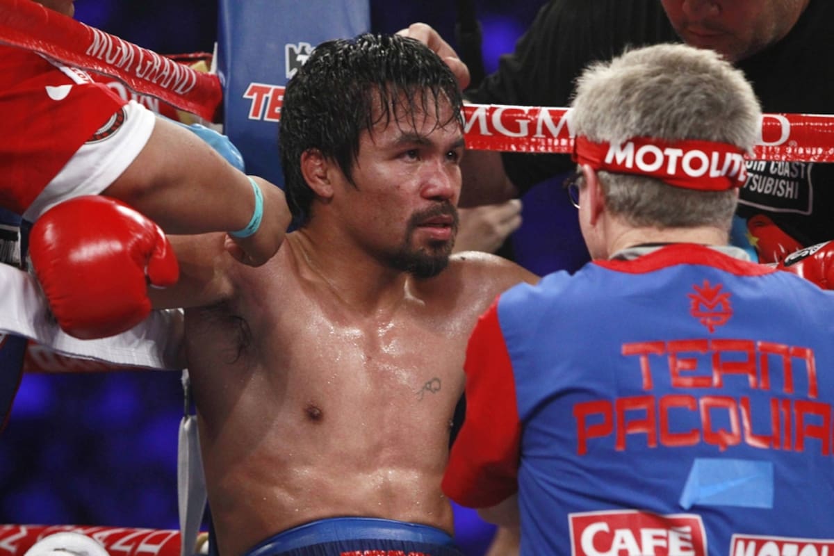 Pacquiao en su rincón; la polémica sigue