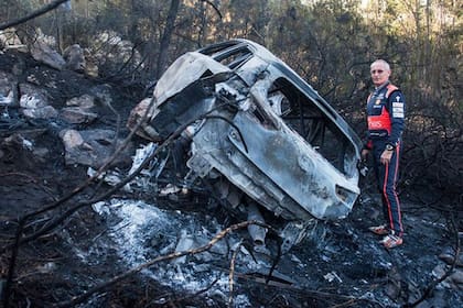 Paddon salió ileso; el auto, irreconocible