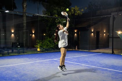 Padel House es un complejo de 4 canchas de pádel. Es el fiel reflejo de cómo está aumentando la cantidad de gente que comienza a practicar el deporte