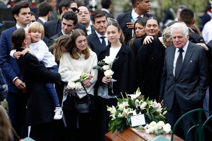 Padre de Miguel Uribe Turbay asume como precandidato presidencial tras crimen de su hijo en Colombia