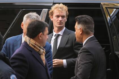 Padre de víctima en caso de estrangulamiento en metro de NYC demanda a Daniel Penny