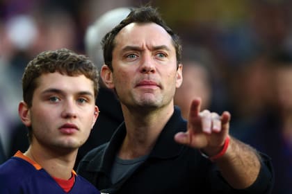 Padre e hijo en un partido de fútbol entre Barcelona y el Real Madrid
en 2016. “Mi papá es mi mejor amigo; siempre fuimos muy cercanos”, contó Raff.
