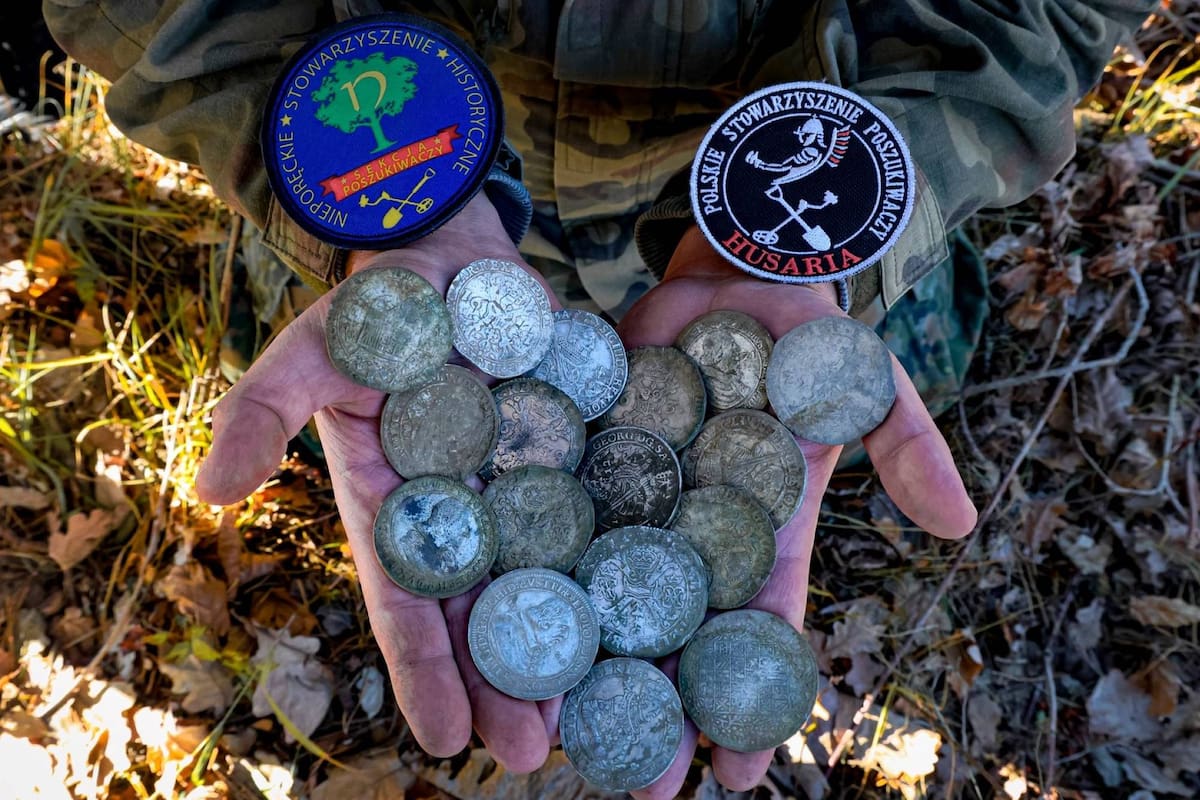 Padre e hijo hallaron 17 monedas de plata centenarias