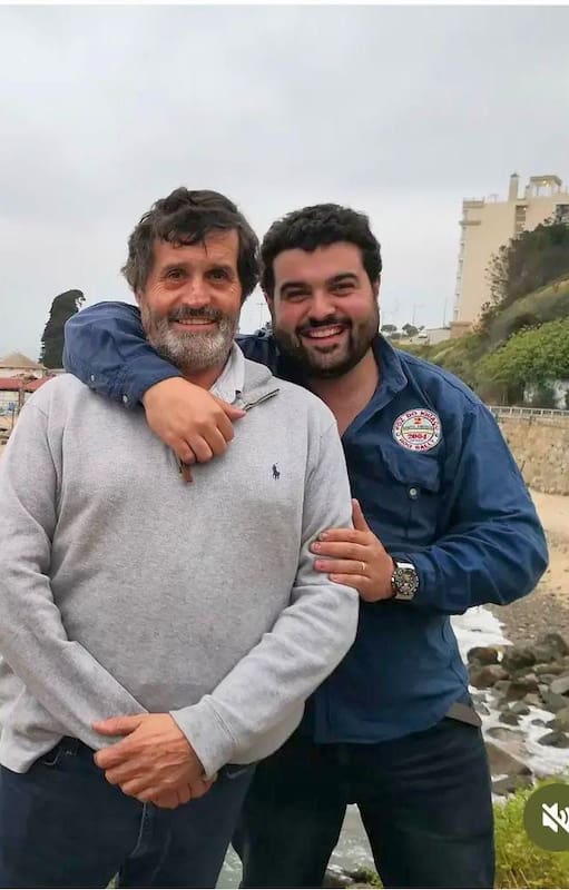 Padre e hijo listos para correr el rally y seguir la travesía hasta Ushuaia