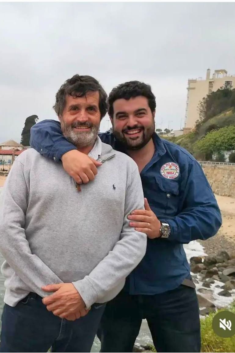 Padre e hijo listos para correr el rally y seguir la travesía hasta Ushuaia