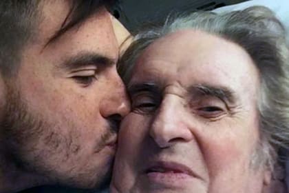 Padre e hijo, siempre juntos.