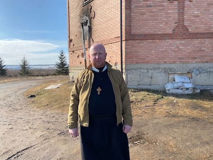 Padre Mark, sacerdote de 34 años oriundo de Ivano-Frankivs’k, en el oeste de Ucrania, que ahora vive en el poblado de Zvanivka