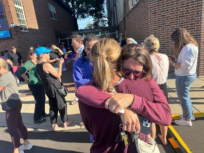 Padres consternados retiran a sus hijos de la Escuela Católica de la Anunciación tras el tiroteo