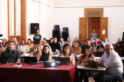 Padres de los alumnos del ciclo 2024 de los colegios de la universidad