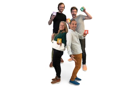 Padres e hijos unidos en un negocio exitoso: Inti Zen. En el sentido de las agujas del reloj, la familia Casarotti: Theo, Diego, Guillermo y Anne Sophie.