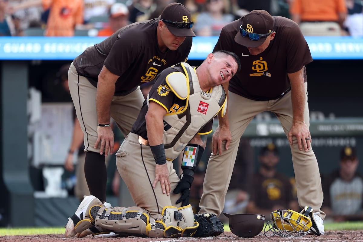 Padres ponen al receptor Freddy Fermín en lista de lesionados por conmoción