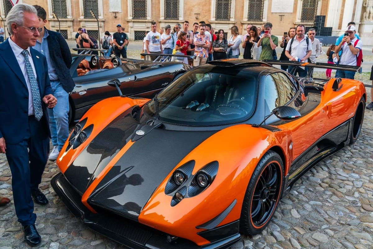 Pagani Automobili festejó los 25 años de su lanzamiento al mercado
