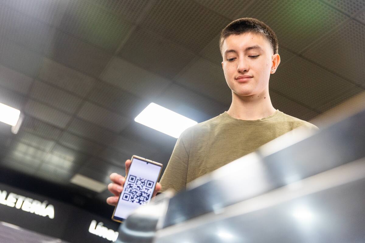 Pago con QR en el subte.