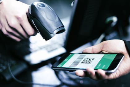 Hoy comienza a operar Pagos con Transferencia una iniciativa para pagar con códigos QR que propuso el Banco Central