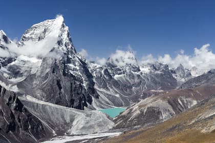 Paisaje de montaña en el camino a la base del Everest