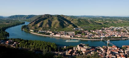 Paisaje del Valle del Ródano, en el sur de Francia, cuna de los más famosos Syrah del mundo
