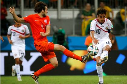 Países Bajos y un sorprendente Costa Rica protagonizaron un atractivo cuarto de final de Brasil 2014.