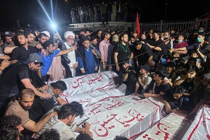 Pakistán despliega tropas e impone toque de queda tras protestas mortales por ataques a Irán