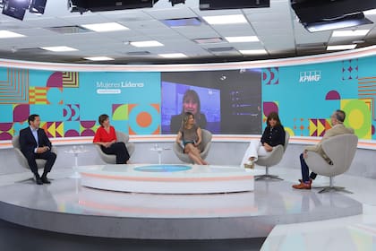 Palabra de CEOs. Martín Ticinese (Quilmes), Verónica Marcelo (Natura), Laura Barnator (Unilever) y Antonio Aracre (Syngenta) moderados por Carla Quiroga (LA NACION)